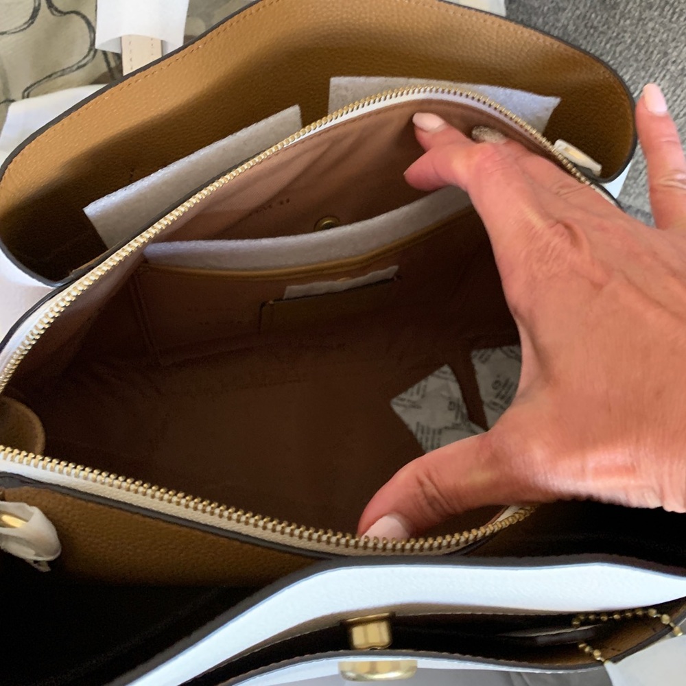 Authentic COACH 1941 Pebbled leather 3 compartments turnlock carryall/tote/Crosb - Picture 3 of 13